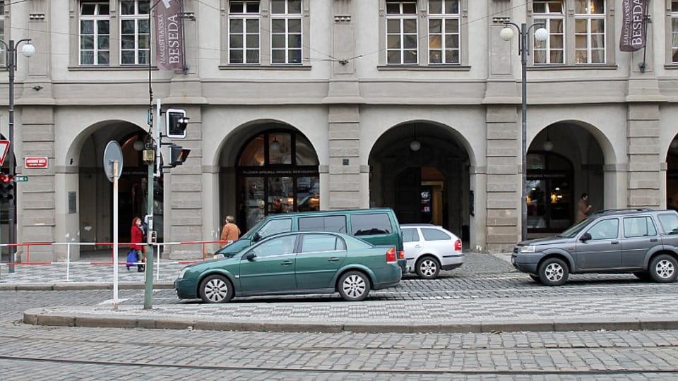 Приметная «Малостранска беседа» — это типичный для Праги пример архитектуры в стиле позднего ренессанса.  (Фото: Олег Фетисов)