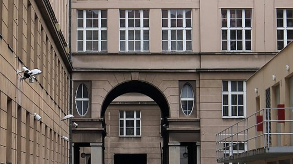 04. Здание имеет достаточно сложную конфигурацию в плане. Несмотря на правильные формы и симметричность решения, здание представляет собой сложный комплекс зданий, формирующий множество внутренних дворов и пространств. (Фото: Олег Фетисов) 04. Здание имеет достаточно сложную конфигурацию в плане. Несмотря на правильные формы и симметричность решения, здание представляет собой сложный комплекс зданий, формирующий множество внутренних дворов и пространств. (Фото: Олег Фетисов)