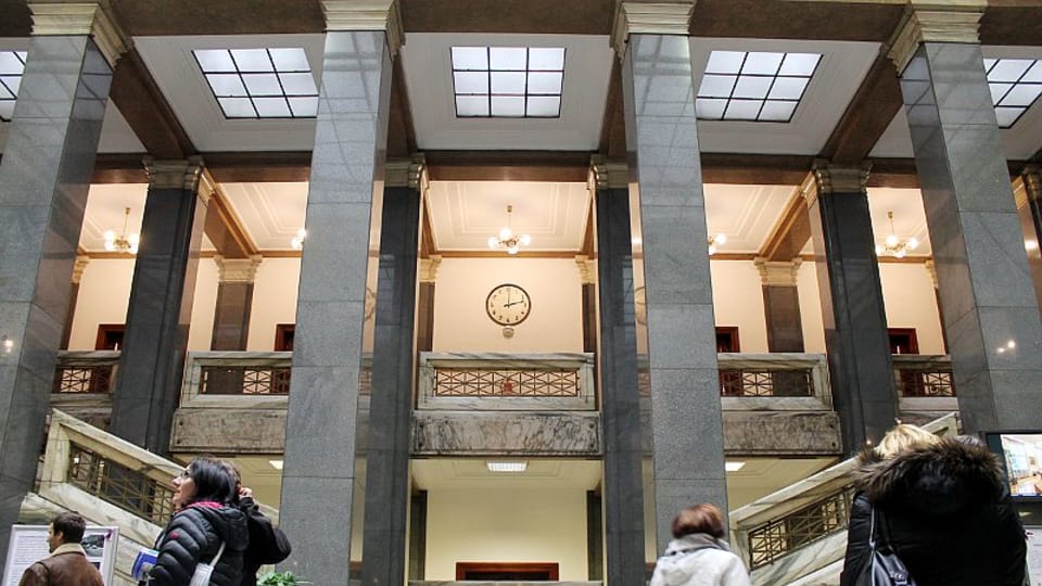 07. Впечатляет обильное использование в отделке интерьеров коммуникационных пространств здания Министерства серо-синего и бежевого камня и мрамора. (Фото: Олег Фетисов) 07. Впечатляет обильное использование в отделке интерьеров коммуникационных пространств здания Министерства серо-синего и бежевого камня и мрамора. (Фото: Олег Фетисов)