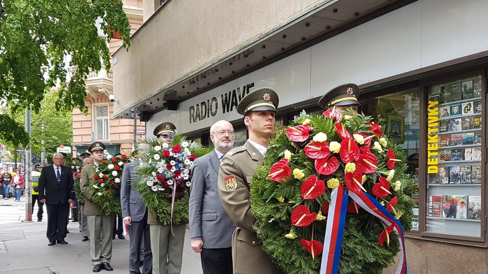 Акция памяти перед зданием Чешского радио, Фото: Ондржей Томшу, Чешское радио - Радио Прага Акция памяти перед зданием Чешского радио, Фото: Ондржей Томшу, Чешское радио - Радио Прага