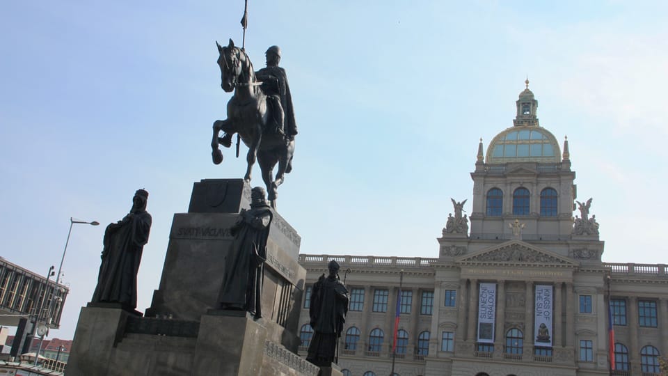 Композиция памятника включает также скульптурные изображения еще четырех чешских святых – Людмилы,  Прокопа,  Войтеха и Агнессы  (Анежки) | Фото: Barbora Němcová,  Radio Prague International