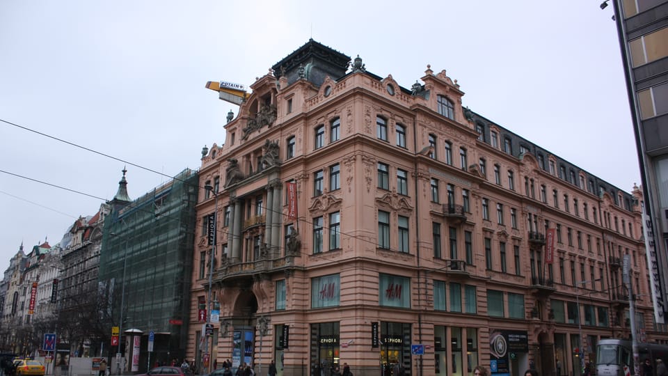 Здание Assicurazioni Generali в наши дни. Угол Вацлавской пл. и Индржишской ул. | Фото: Štěpánka Budková, Radio Prague International Здание Assicurazioni Generali в наши дни. Угол Вацлавской пл. и Индржишской ул. | Фото: Štěpánka Budková, Radio Prague International