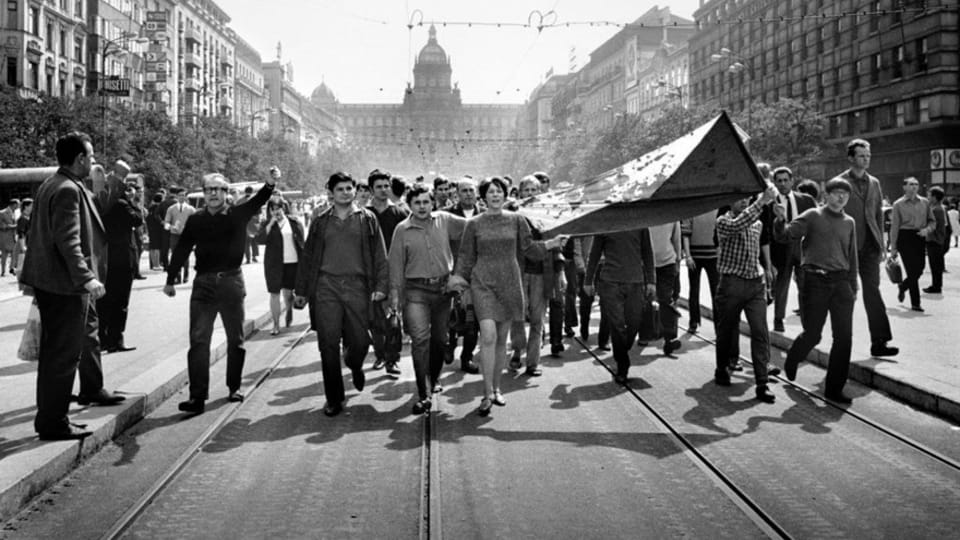 Фотография Либуше Кындровой | Фото: выставка Sovětská invaze - srpen 1968 Фотография Либуше Кындровой | Фото: выставка Sovětská invaze - srpen 1968