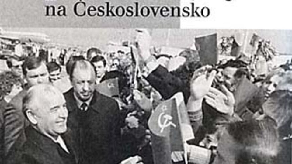 Пражане приветствуют Михаила Горбачева 9 апреля 1987 г. Пражане приветствуют Михаила Горбачева 9 апреля 1987 г.