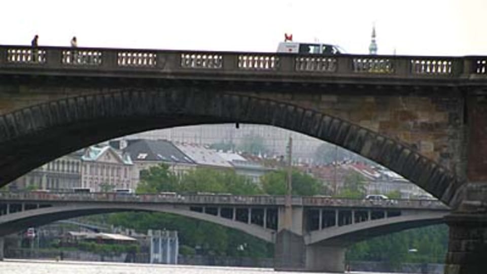 Мост Палацкого и мост Йирасека (Фото: Кристина Макова) Мост Палацкого и мост Йирасека (Фото: Кристина Макова)