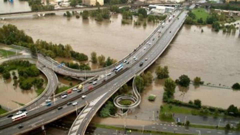 Прага во время наводнения в 2002 г. (Фото: Ян Розенауэр) Прага во время наводнения в 2002 г. (Фото: Ян Розенауэр)