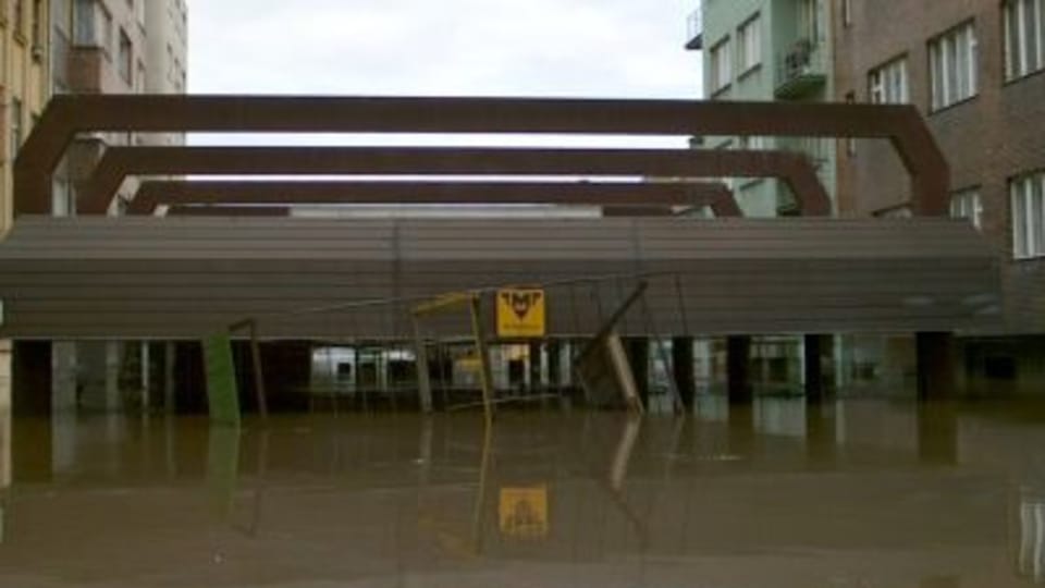 Прага во время наводнения в 2002 г. (Фото: Ян Розенауэр) Прага во время наводнения в 2002 г. (Фото: Ян Розенауэр)