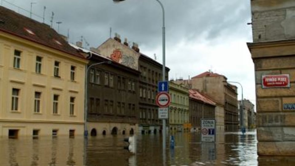 Прага во время наводнения в 2002 г. (Фото: Ян Розенауэр) Прага во время наводнения в 2002 г. (Фото: Ян Розенауэр)