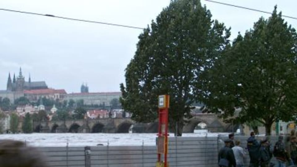 Прага во время наводнения в 2002 г. (Фото: Ян Розенауэр) Прага во время наводнения в 2002 г. (Фото: Ян Розенауэр)