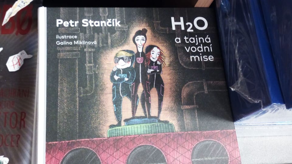 Книга Петра Станчика «H20 и секретная водяная миссия», фото: Юлия Маслова Книга Петра Станчика «H20 и секретная водяная миссия», фото: Юлия Маслова