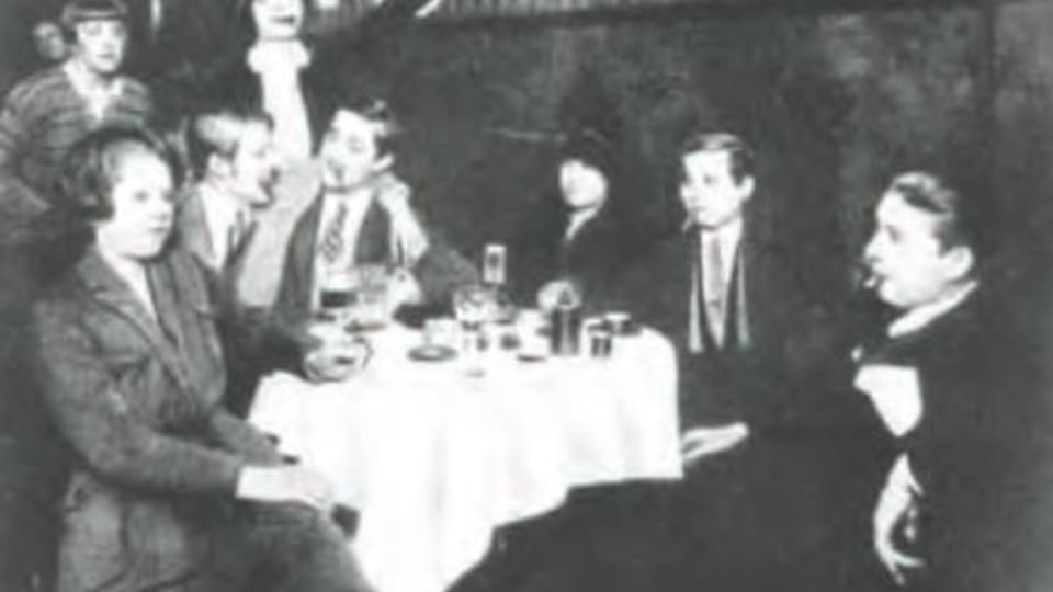 Лесбиянский клуб Лесбиянский клуб