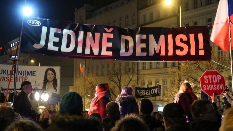 Протесты против Андрея Бабиша на Вацлавской площади | Фото: Martina Schneibergová, Radio Prague International Протесты против Андрея Бабиша на Вацлавской площади | Фото: Martina Schneibergová, Radio Prague International