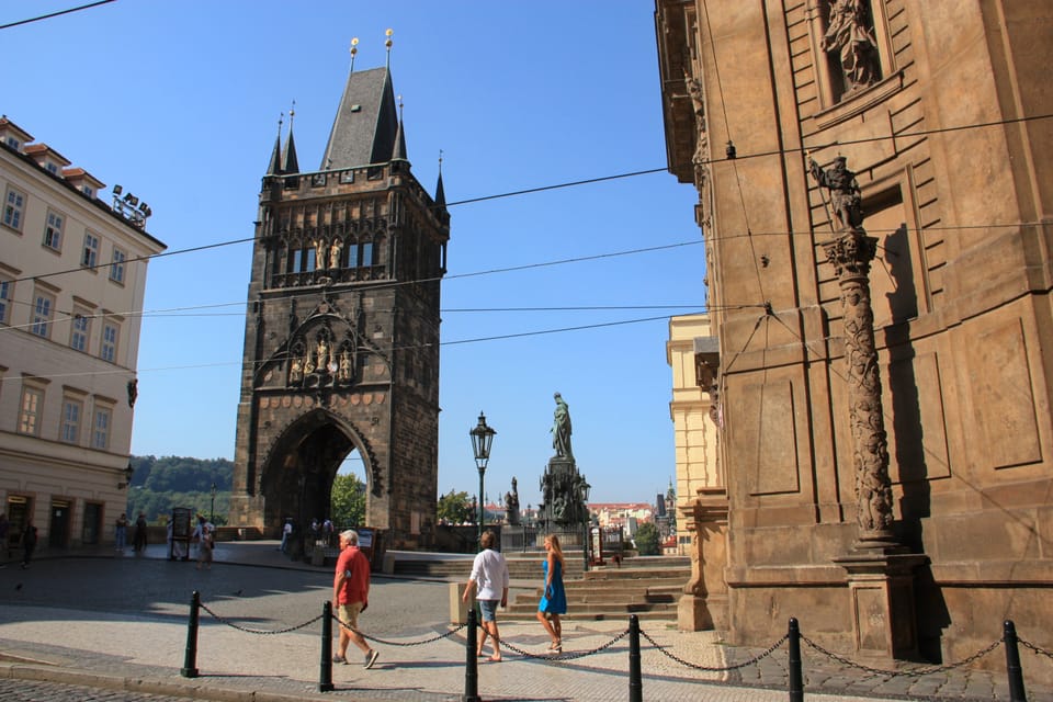 Виноградный столб на Площади крестоносцев,  увенчанный скульптурой святого Вацлава  (1676 год) | Фото: Barbora Němcová,  Radio Prague International