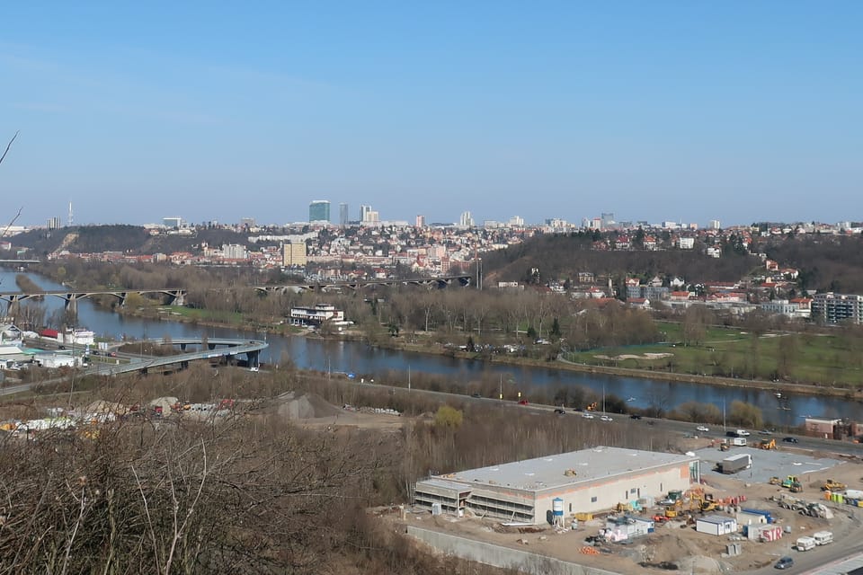 Видовая площадка в Хухельской роще, фото: Štěpánka Budková Видовая площадка в Хухельской роще, фото: Štěpánka Budková