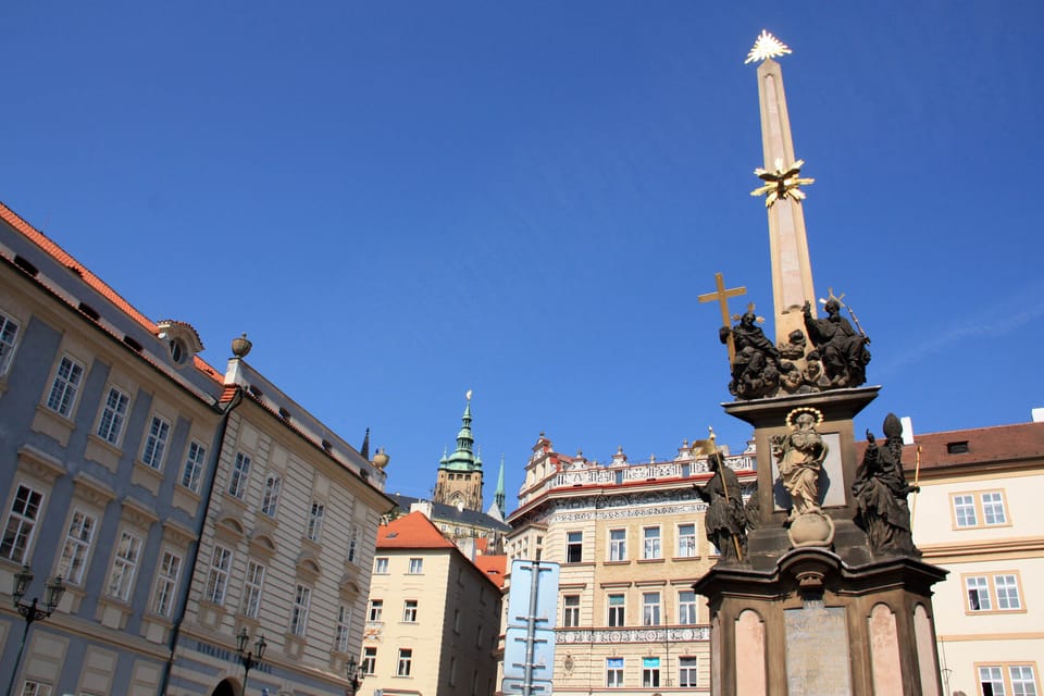 Чумной столб Святейшей Троицы в верхней части Малостранской площади | Фото: Barbora Němcová,  Radio Prague International