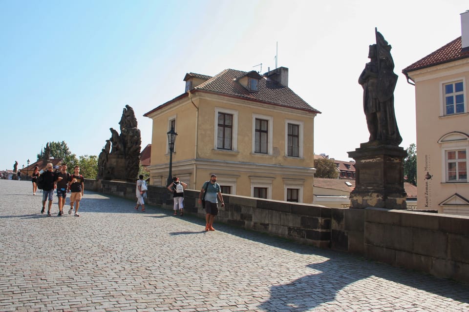 Статуя святого Вацлава на Карловом мосту, фото: Барбора Немцова | Фото: Barbora Němcová, Radio Prague International Статуя святого Вацлава на Карловом мосту, фото: Барбора Немцова | Фото: Barbora Němcová, Radio Prague International