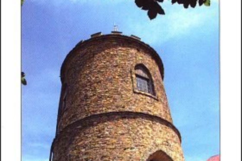 Клеть Одна из самых старых смотровых башен находится в Бланенском лесу в южной Чехии,  недалеко от города Чешский Крумлов. Башню построили в 1825 г. по приказу князья Йосефа Шварценберга. | Фото: ČTK