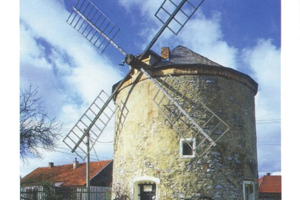 Ветряная мельница в городке Рудице  (Фото: CzechTourism)